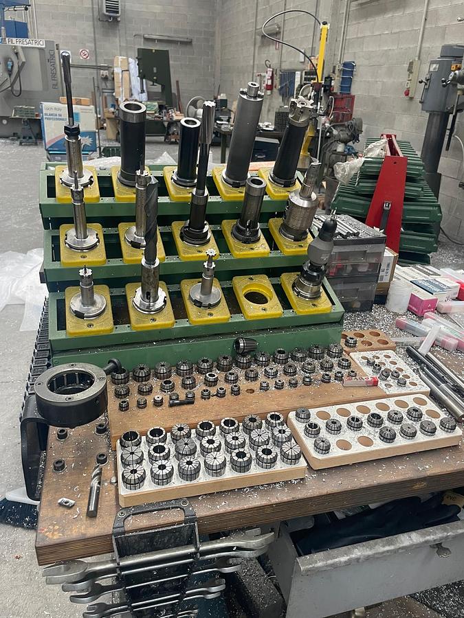 Used Centro di lavoro verticale MICROCUT V-30 THE CHALLENGER