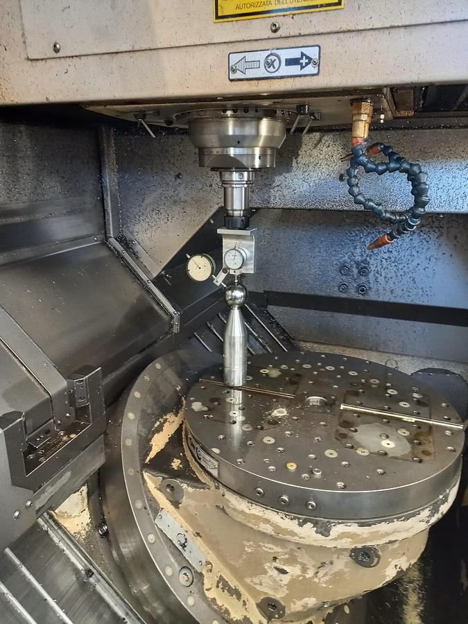 Used Centro di lavoro 5 assi CNC HURON K2X 8F