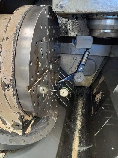 Usato CENTRO DI LAVORO VERTICALE 5 ASSI IN CONTINUO HURON K2X8F