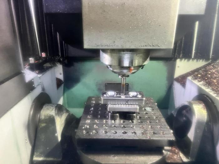 Usato CENTRO DI LAVORO VERTICALE DOOSAN VC 630-5AX