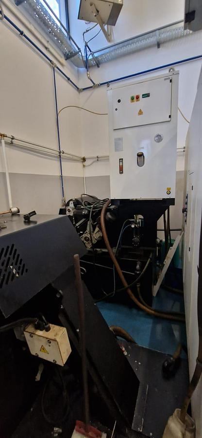 Used Centro di lavoro 5 assi CNC HURON K2X 8F