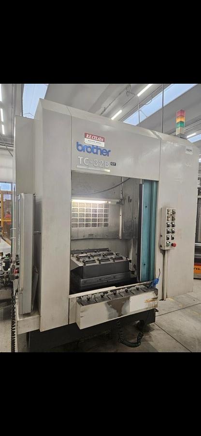 Used Centro di lavoro verticale BROTHER TC 32