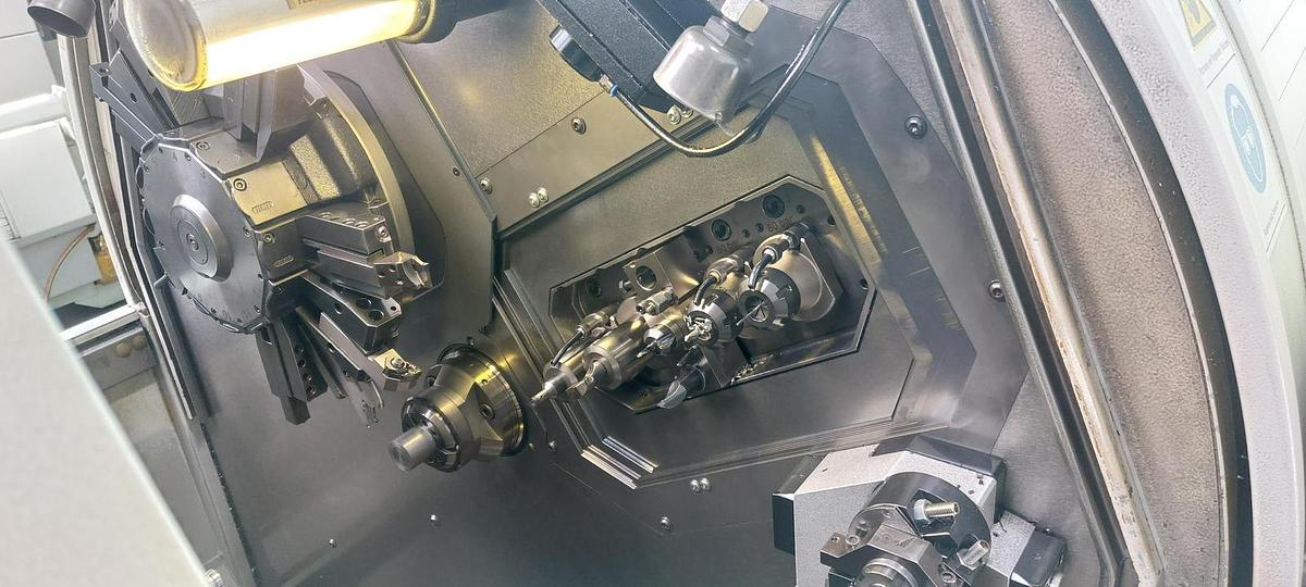 Used Tornio testa fissa TRAUB TNK36 D14 completo di caricatore di barre