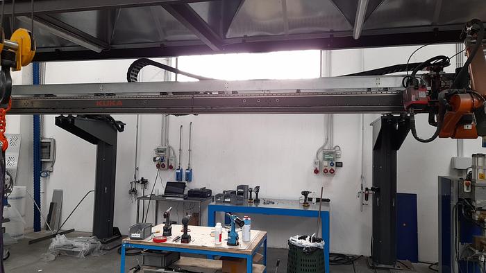 Usato IMPIANTO ROBOTIZZATO DI SALDATURA KUKA RVL20-6