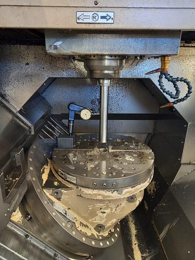 Usato CENTRO DI LAVORO VERTICALE 5 ASSI IN CONTINUO HURON K2X8F