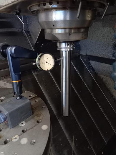 Usato CENTRO DI LAVORO VERTICALE 5 ASSI IN CONTINUO HURON K2X8F