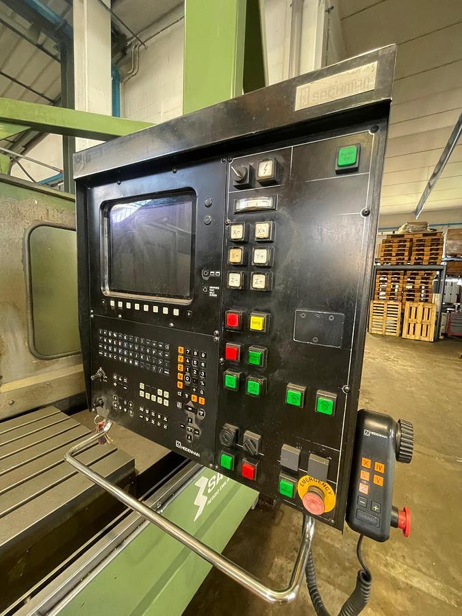 Used Fresatrice a controllo numerico SACHMAN