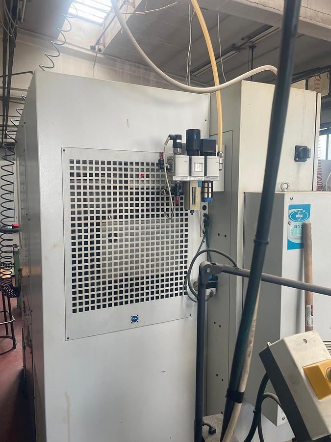 Used Centro di lavoro verticale 3 assi CNC PEAR EC43