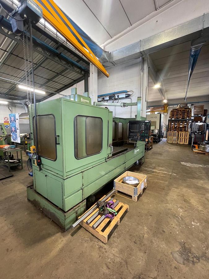 Used Fresatrice a controllo numerico SACHMAN
