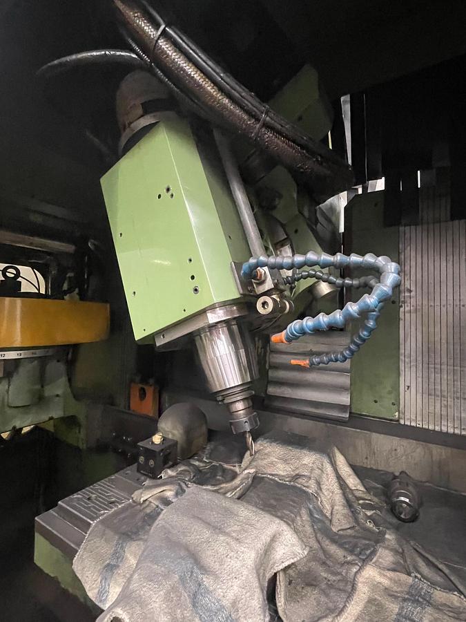 Used Centro di lavoro verticale 5 assi CB FERRARI A15