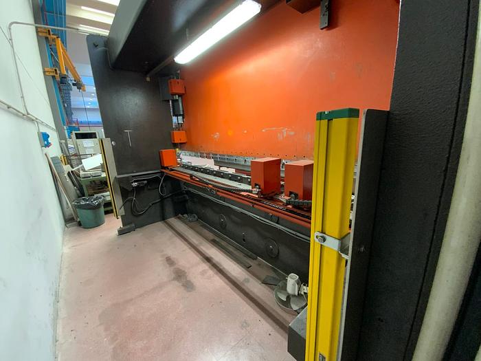 Used Pressopiegatrice AMADA STP-C 204