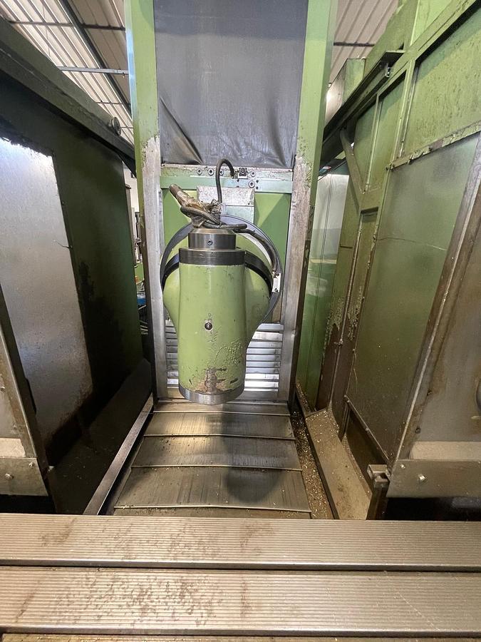 Used Fresatrice a controllo numerico SACHMAN