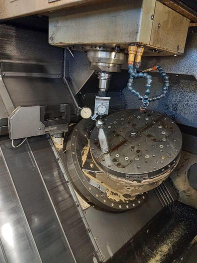 Usato CENTRO DI LAVORO VERTICALE 5 ASSI IN CONTINUO HURON K2X8F