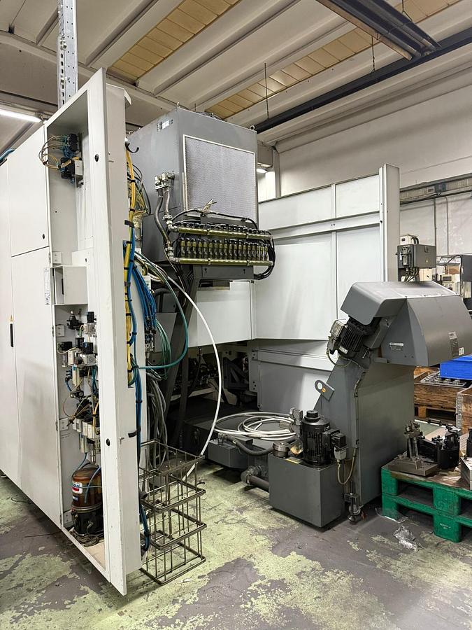 Used Centro di lavoro verticale 5 assi in continuo CHIRON FZ 16 S