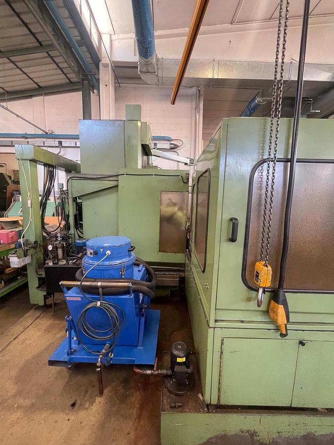 Used Fresatrice a controllo numerico SACHMAN