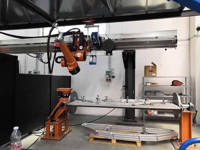 Usato IMPIANTO ROBOTIZZATO DI SALDATURA KUKA RVL20-6
