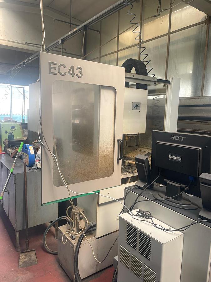 Used Centro di lavoro verticale 3 assi CNC PEAR EC43
