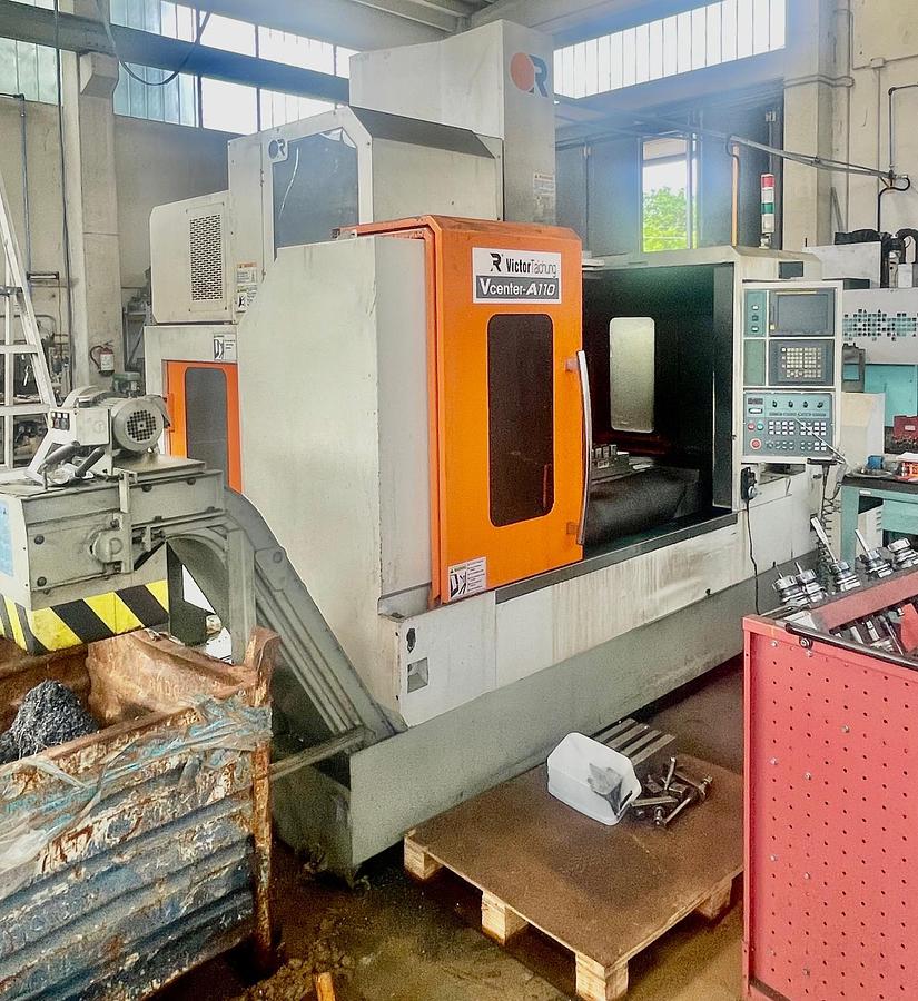 Used Centro di lavoro verticale VICTOR VCENTER A-110