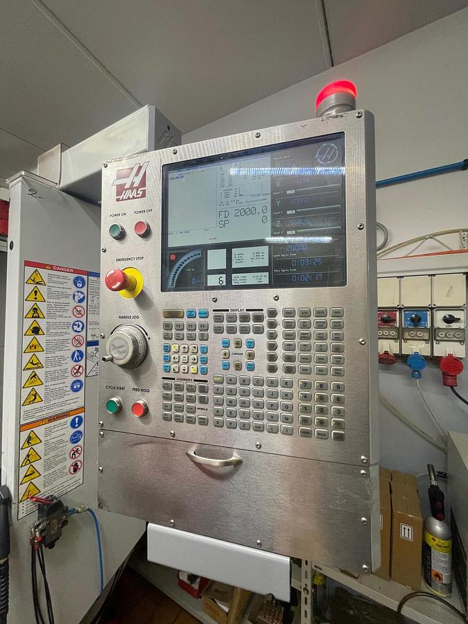 Used Centro di lavoro verticale HAAS SMINIMILL HE 
