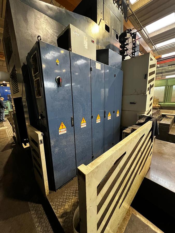 Used Fresatrice a montante mobile SACHMAN MP212