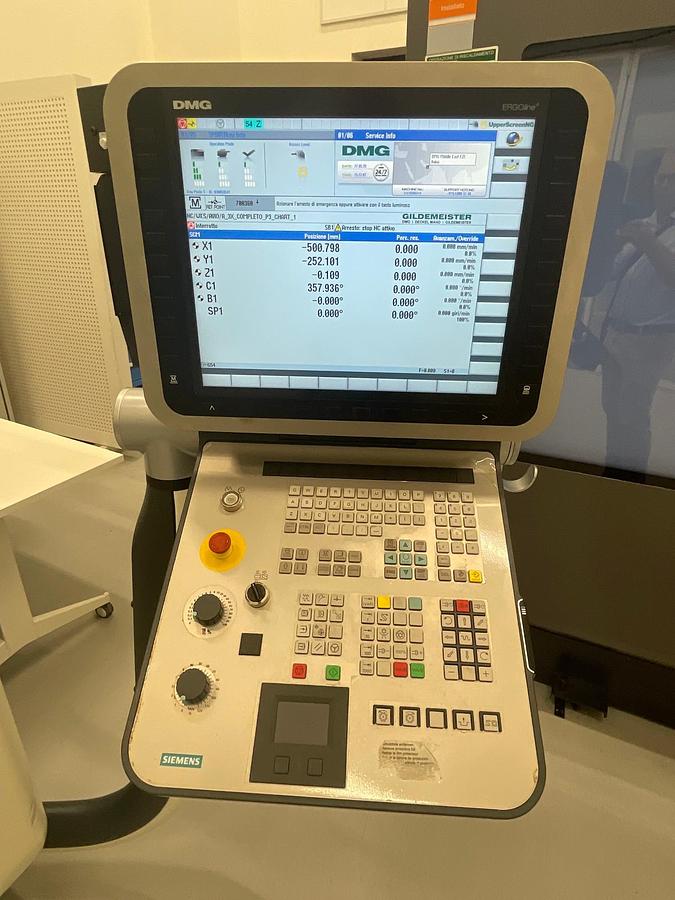 Used Centro di lavoro verticale 5 assi DMG DMU50