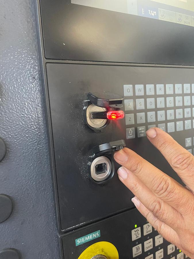 Used Centro di lavoro verticale EMCO EM 1200