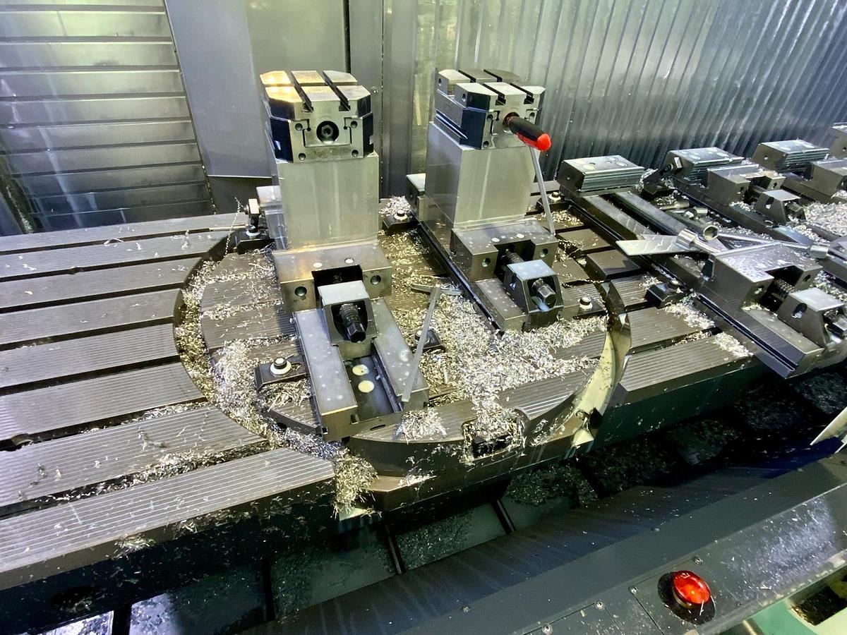 Used Centro di lavoro 5 assi a montante mobile DMF 260-7