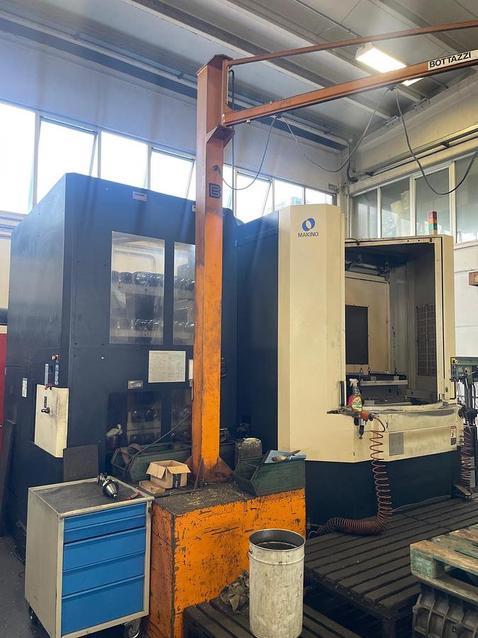 Used Centro di lavoro MAKINO A81
