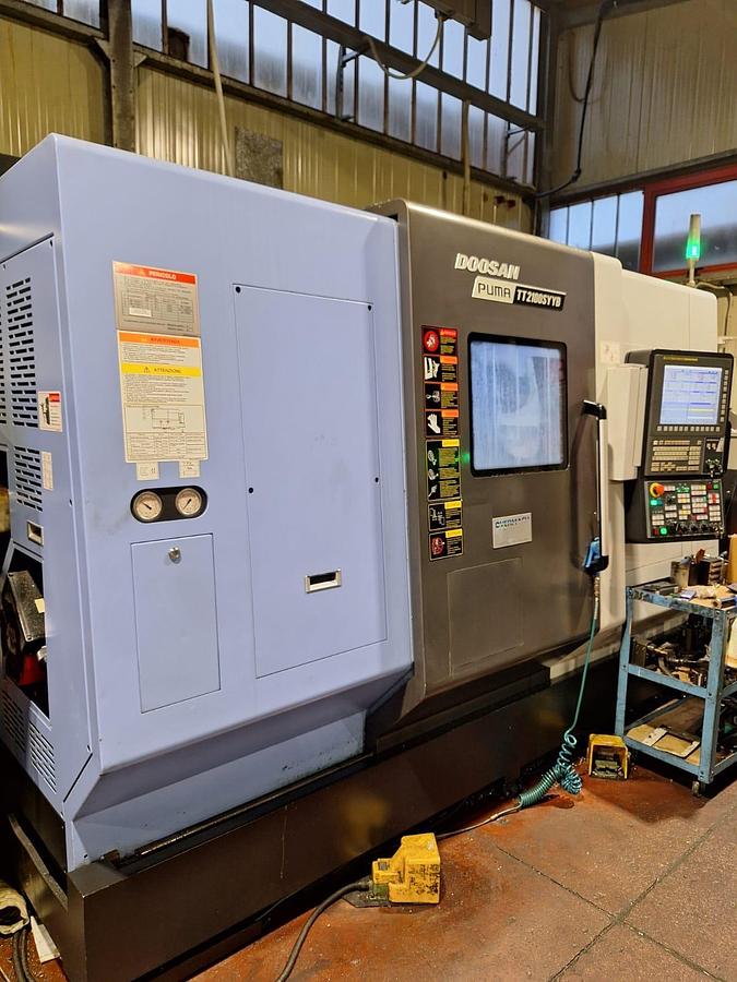 Used Tornio cnc ad asse orizzontale DOOSAN TT2100 SYYB