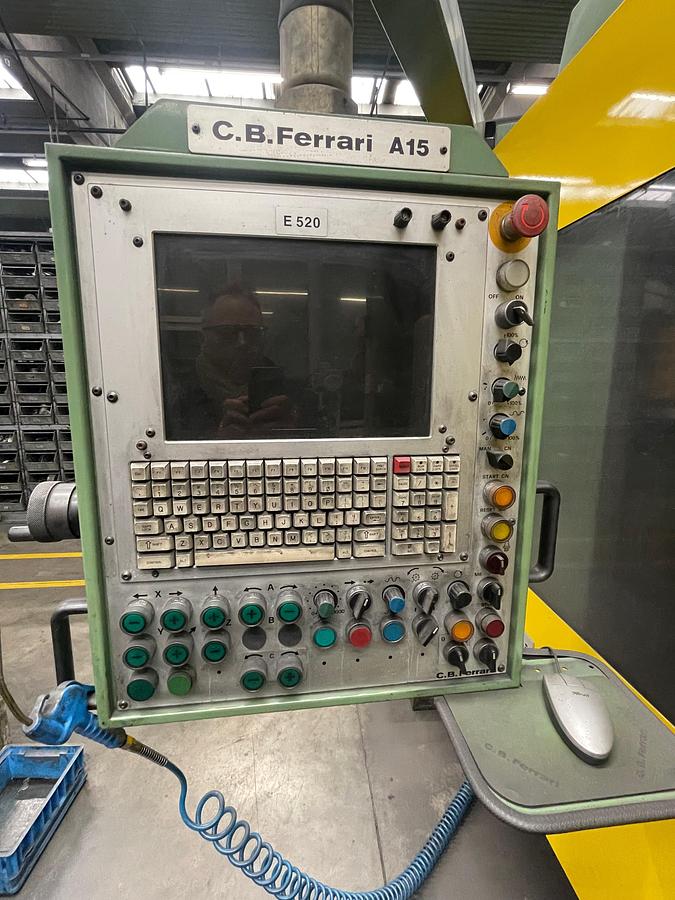 Used Centro di lavoro verticale 5 assi CB FERRARI A15