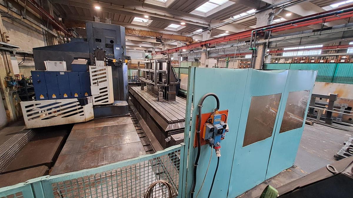 Used Fresatrice a montante mobile SACHMAN MP212