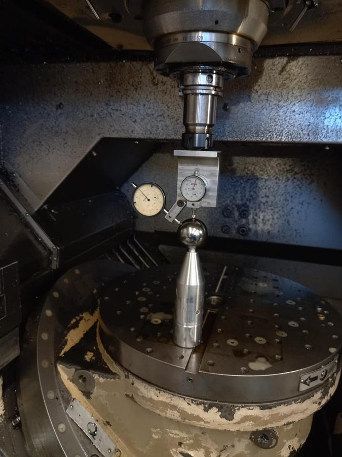 Used Centro di lavoro 5 assi CNC HURON K2X 8F