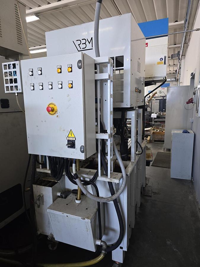 Used Tornio bimandrino ad asse orizzontale MURATEC MT200