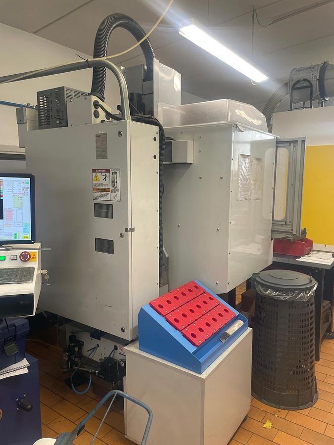 Used Centro di lavoro verticale HAAS SMINIMILL HE 