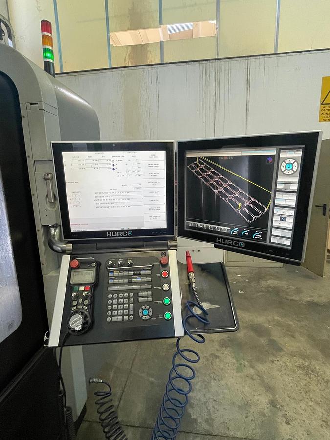 Used Centro di lavoro verticale HURCO VMX 30i