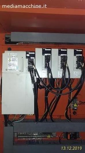 Usato CENTRO DI LAVORO VERTICALE SHE HONG OMICRON 1020