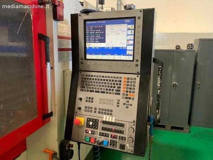 Usato CENTRO DI LAVORO VERTICALE  KONDIA HM 2010