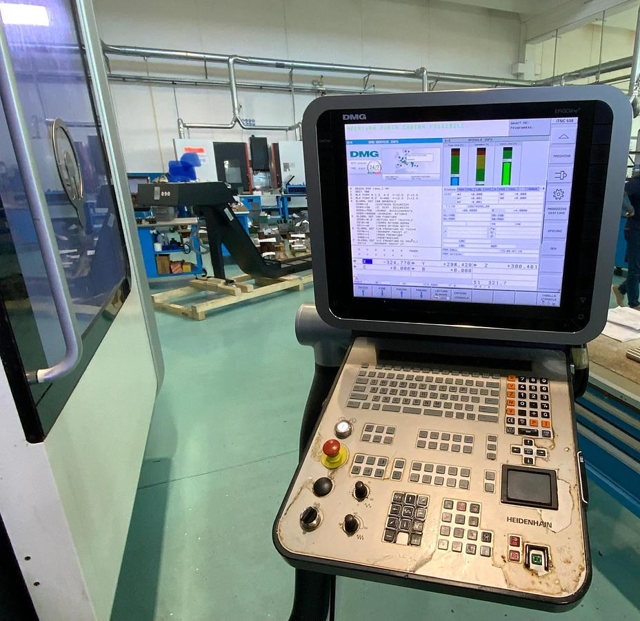 Used Centro di lavoro 5 assi a montante mobile DMF 260-7