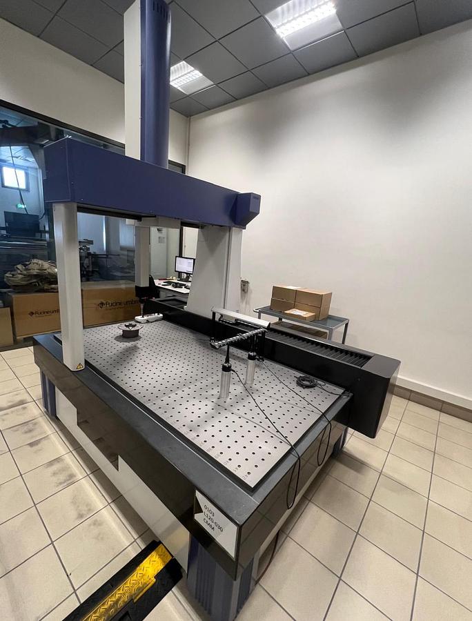 Used Macchina di misura tridimensionale MITUTOYO Crysta-Apex V9168 CNC CMM 
