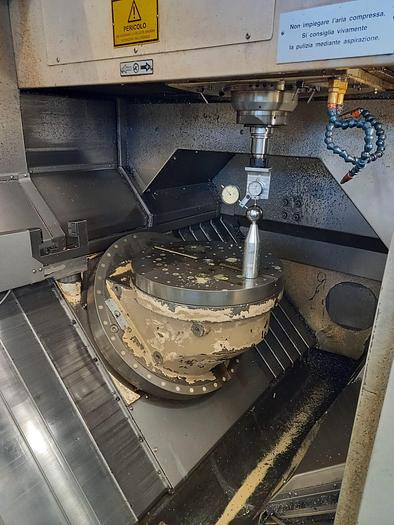 Usato CENTRO DI LAVORO VERTICALE 5 ASSI IN CONTINUO HURON K2X8F