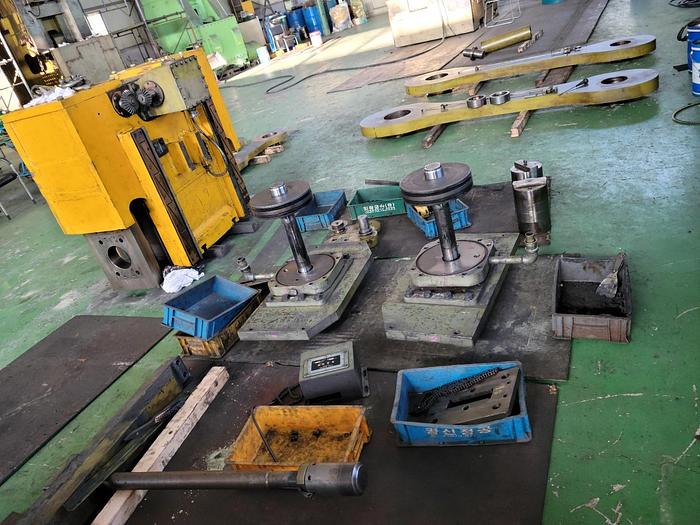 Used Press Knuckle Joint Coining Komatsu MKN600A