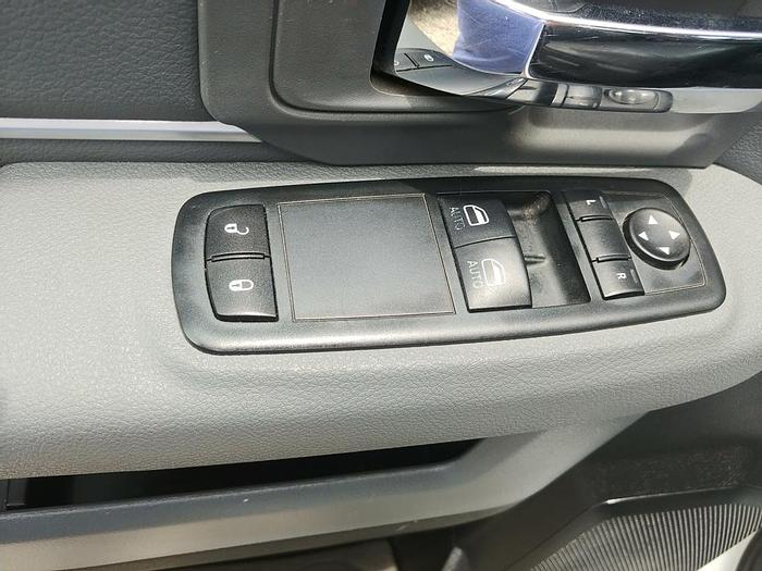 Used Versalift SST-40-EIH Telescopic Articulating Boom on 2014 Ram W5500 4x4 Reg Cab Utility Truck - 86383