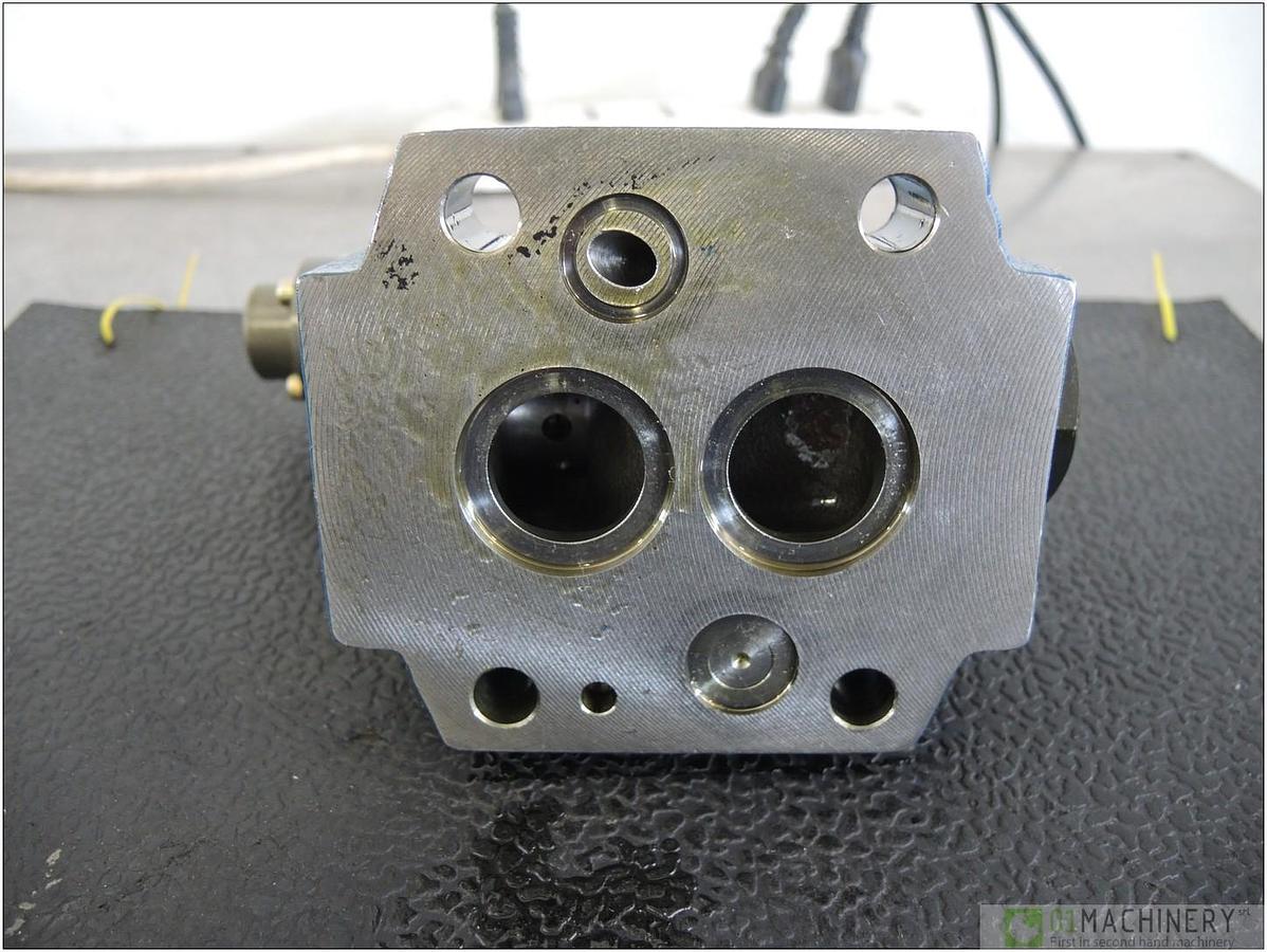 2011 REXROTH MNR: R900915979