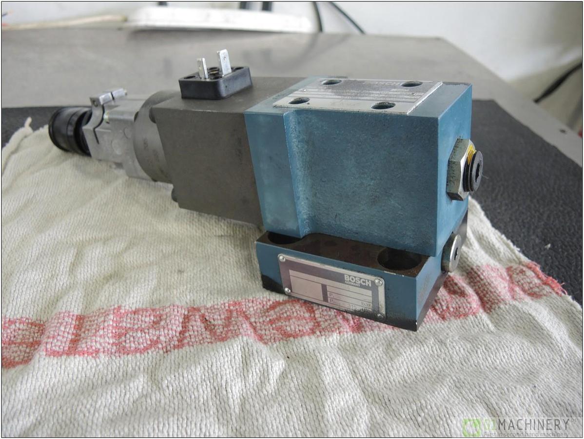  BOSCH 0 811 402 003