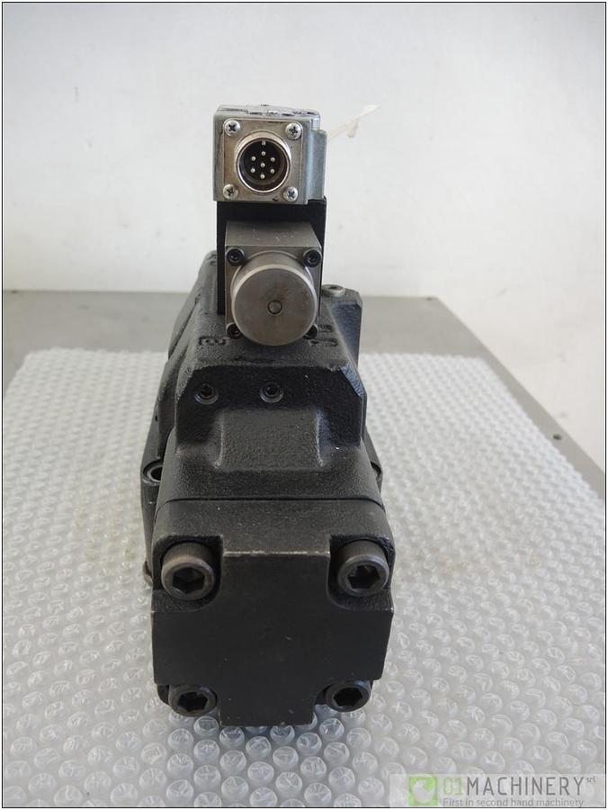 2000 PARKER D81FHB31H2NB0048