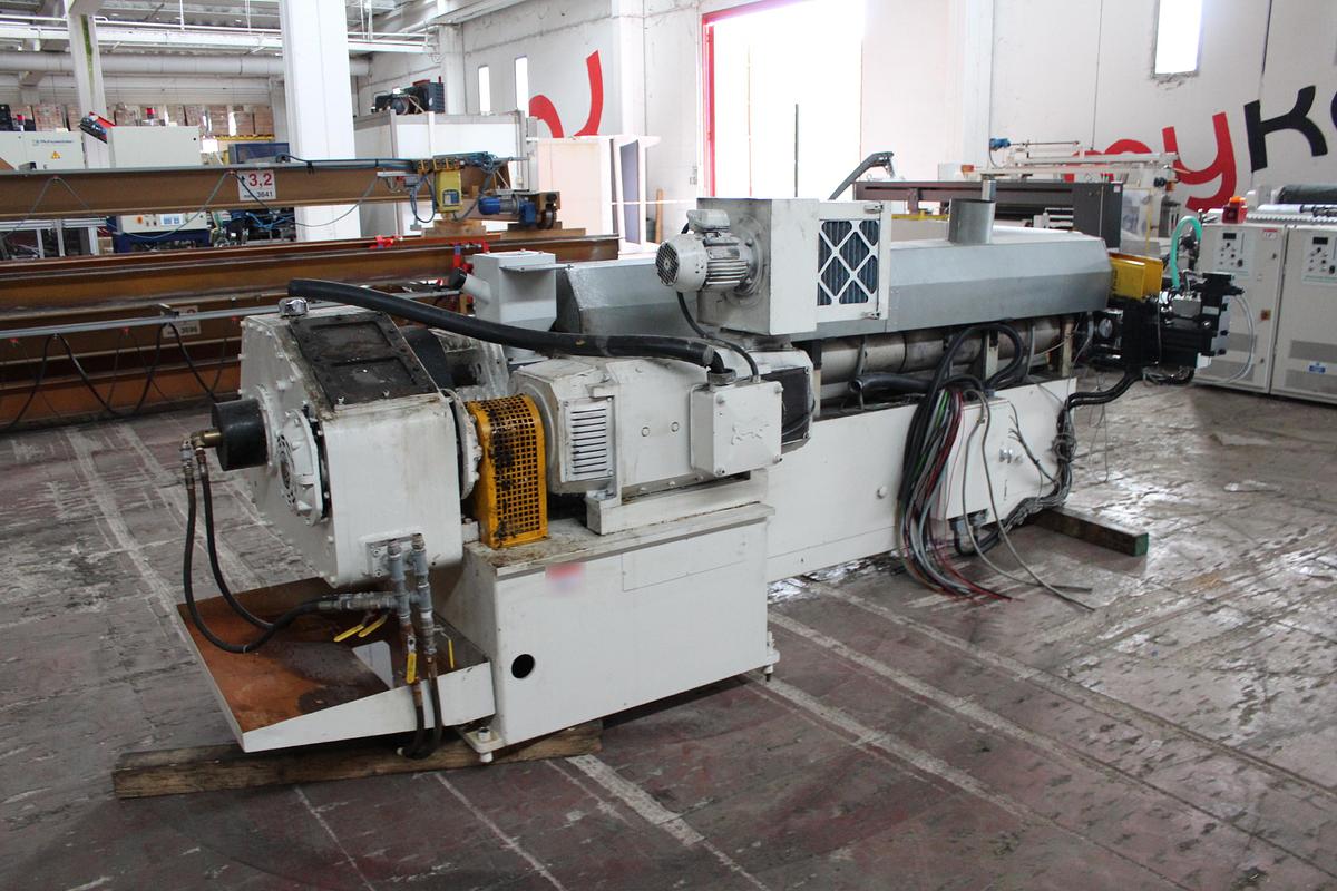 2000 BATTENFELD 90mm; L/D 30; Cambia