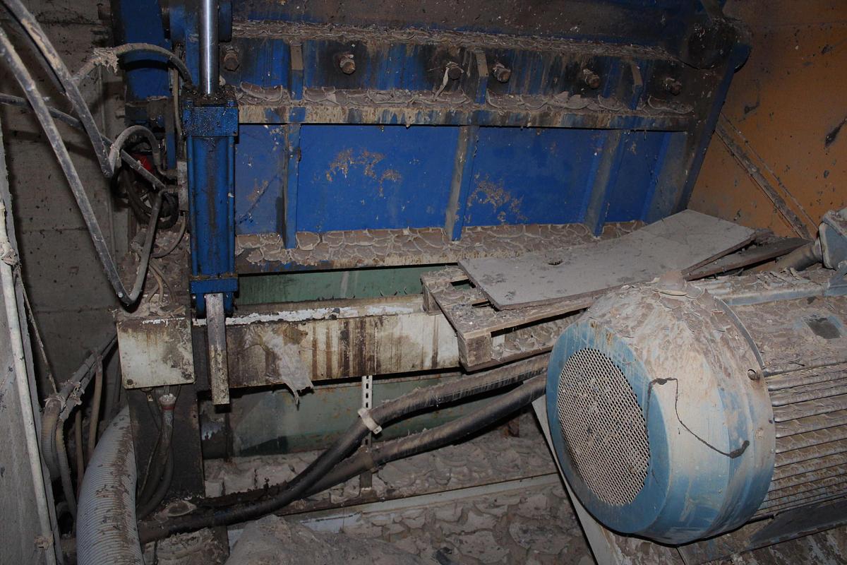 2001 PREVIERO MU916PRT