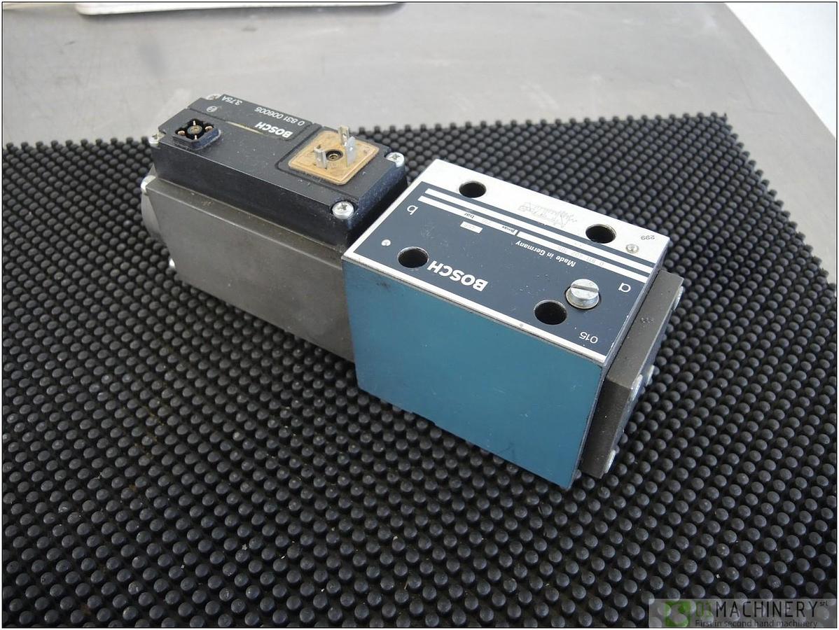  BOSCH 0 811 402 105