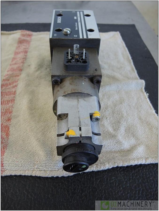  BOSCH 0 811 403 001