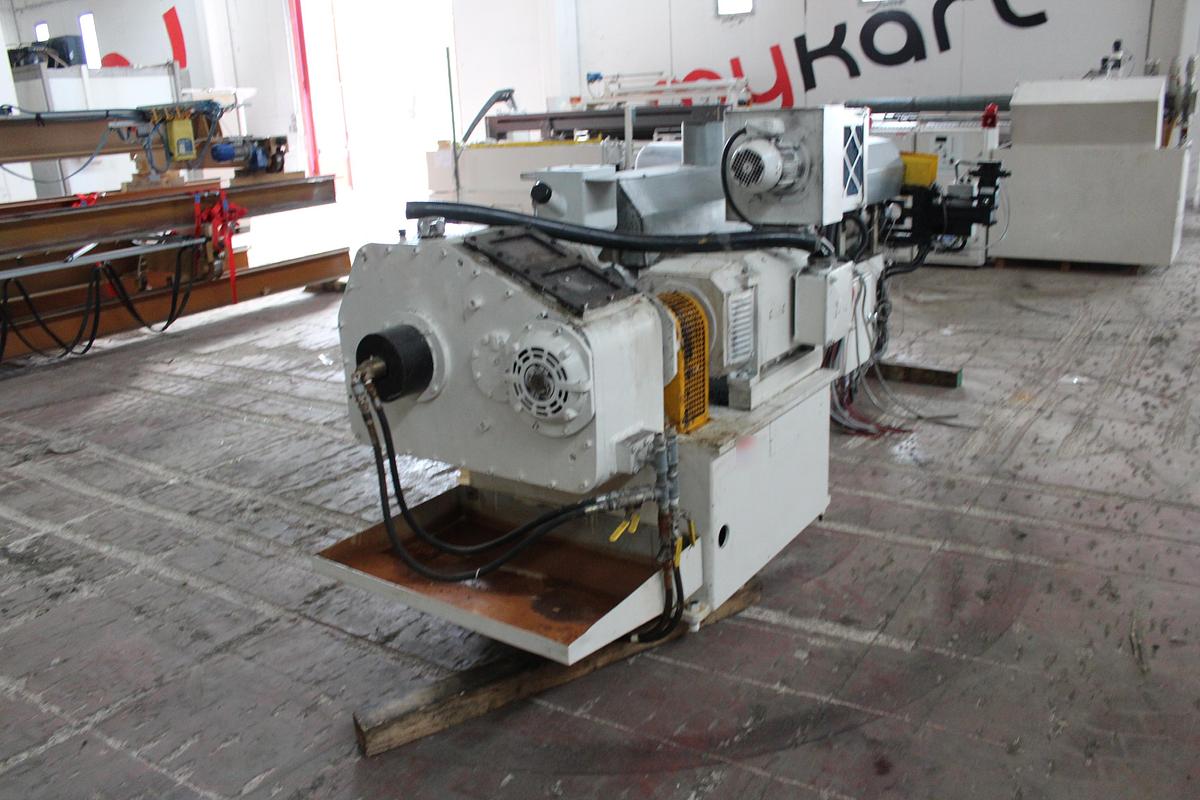 2000 BATTENFELD 90mm; L/D 30; Cambia